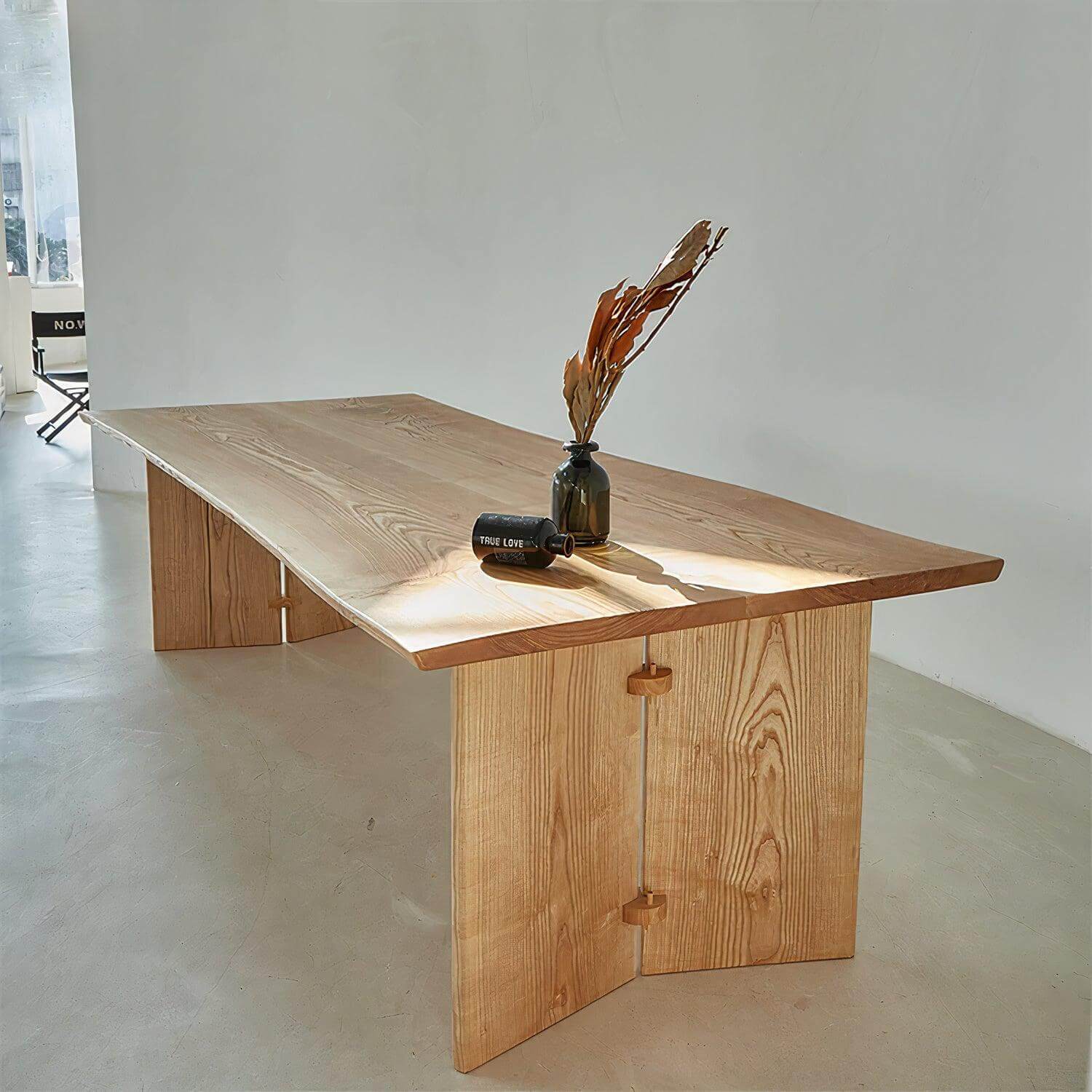 HOPE DINING TABLE
